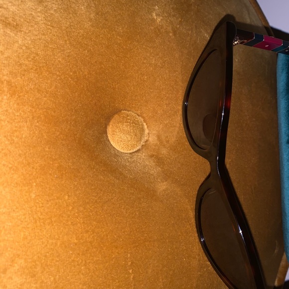 Gucci Women’s Cat Eye Sunglasses - Picture 11 of 13